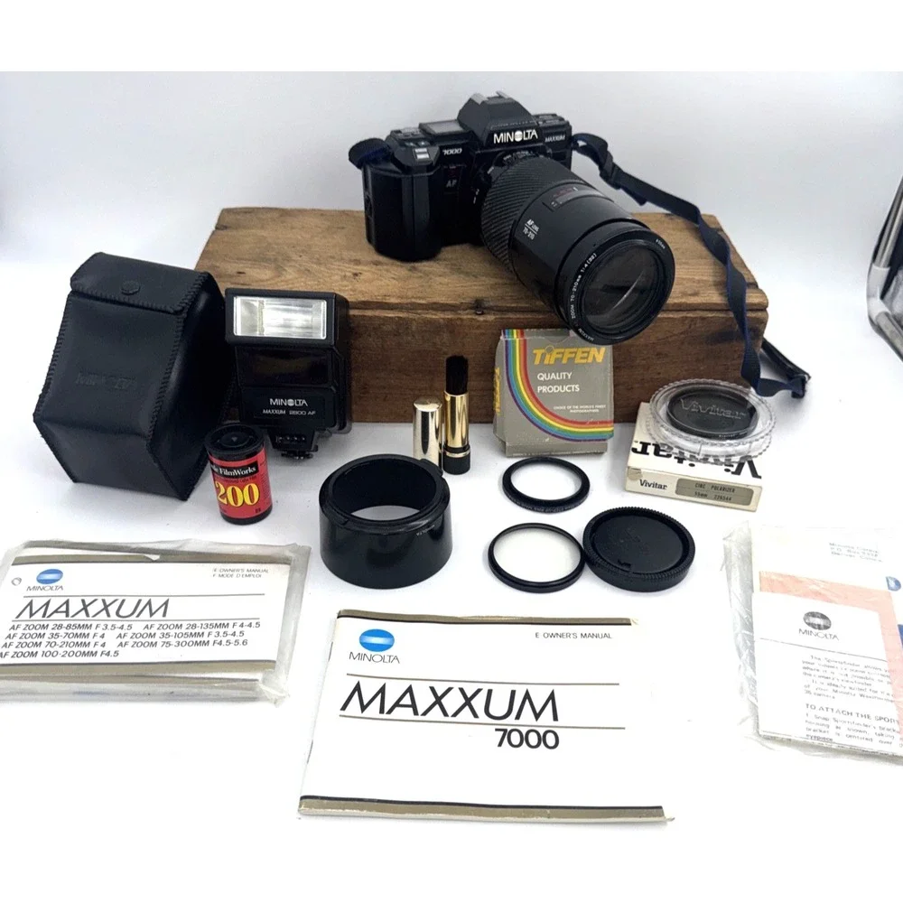 Minolta Maxxum 7000 AF 35mm Camera 70-210mm f/4 Beercan Lens 2800AF Flash TESTED